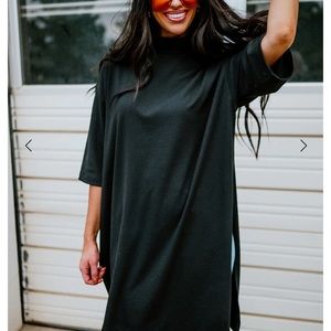 Dressed in Lala Moon neck split seam oversized top in L